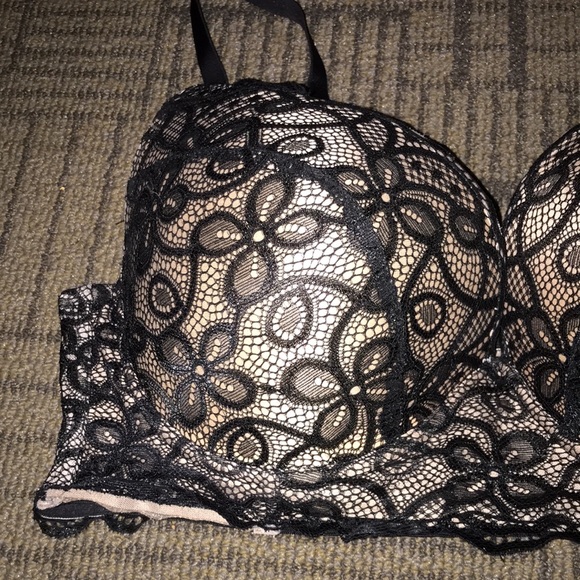 Unique Lace Bra - Picture 2 of 10
